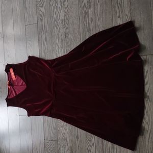 Beautiful burgundy valvet dress by Joe Fresh 🍀